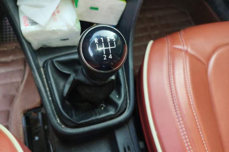 Used Volkswagen Santana 2013 1.4L Manual Comfort Edition Gear Lever