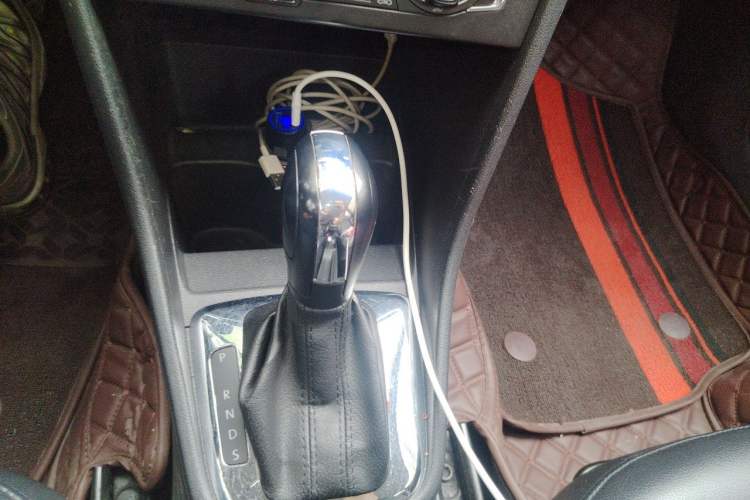 Used Volkswagen Santana 2013 1.6L Automatic Comfort Edition Gear Lever