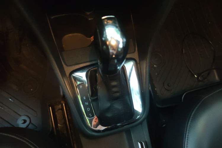Used Volkswagen Santana 2013 1.6L Automatic Comfort Edition Gear Lever