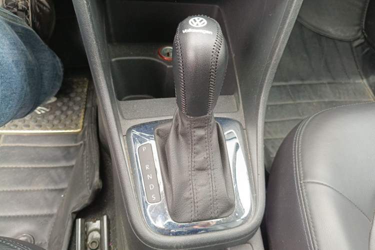 Used Volkswagen Santana 2013 1.6L Automatic Luxury Edition Gear Lever