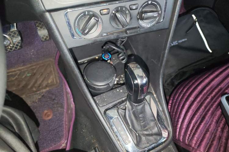Used Volkswagen Santana 2013 1.6L Automatic Comfort Edition Gear Lever