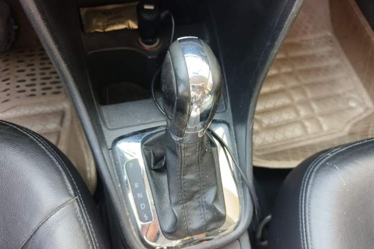 Used Volkswagen Santana 2013 1.6L Automatic Luxury Edition Gear Lever