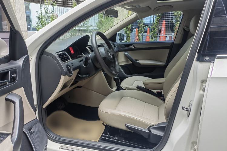 Used Volkswagen Santana 2013 1.6L Automatic Comfort Edition Interior 2
