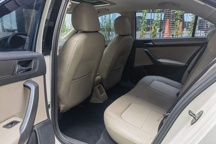 Used Volkswagen Santana 2013 1.6L Automatic Comfort Edition Interior 3