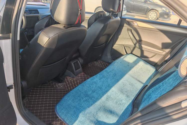Used Volkswagen Santana 2013 1.4L Manual Comfort Edition Interior 3
