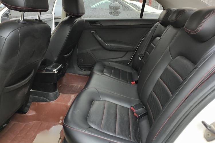 Used Volkswagen Santana 2013 1.6L Manual Fashion Edition Interior 4