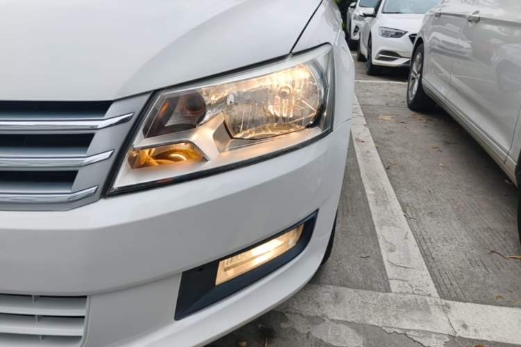 Used Volkswagen Santana 2013 1.6L Automatic Comfort Edition Left Front Headlight