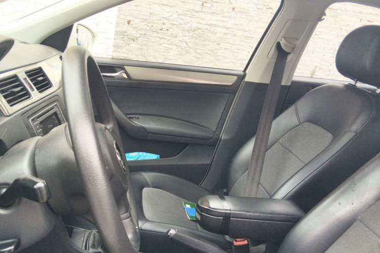 Used Volkswagen Santana 2013 1.6L Manual Comfort Edition Left Front Seat