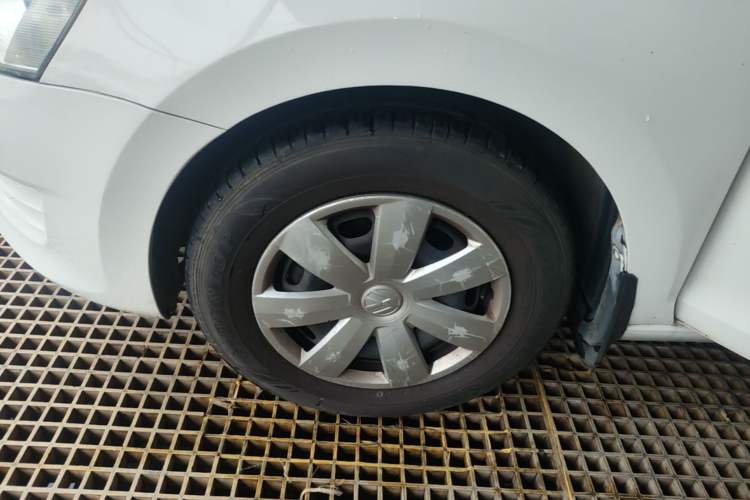 Used Volkswagen Santana 2013 1.6L Automatic Fashion Edition Left Front Wheel Hub