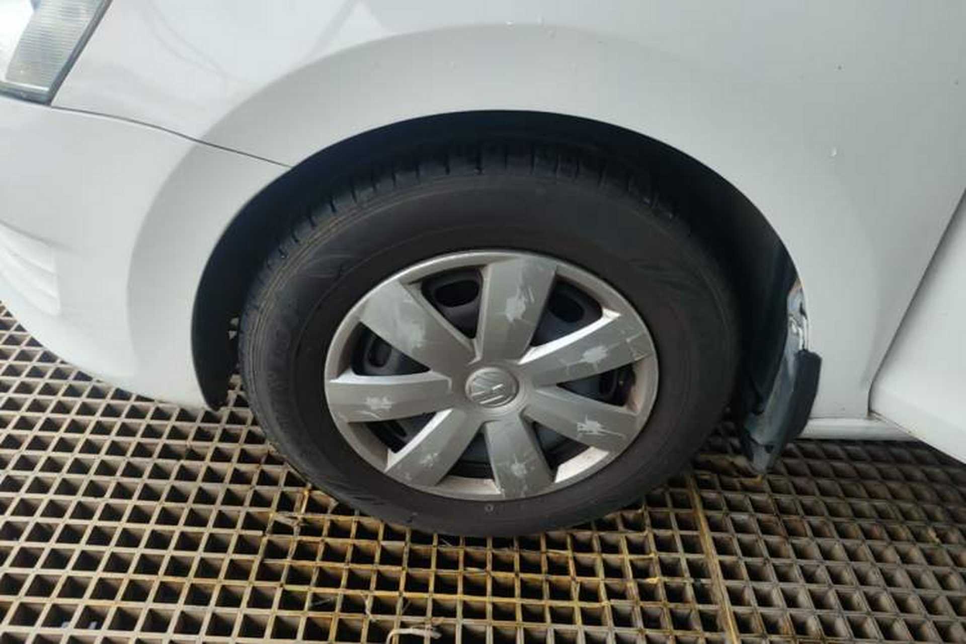 Used Volkswagen Santana 2013 1.6L Automatic Fashion Edition Left Front Wheel Hub