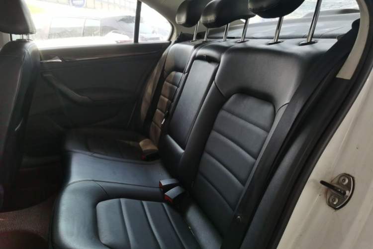 Used Volkswagen Santana 2013 1.6L Automatic Luxury Edition Left Rear Seat
