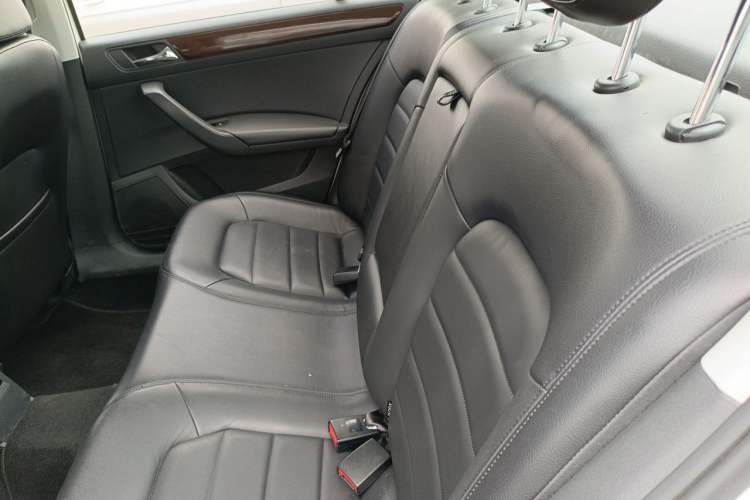 Used Volkswagen Santana 2013 1.6L Automatic Luxury Edition Left Rear Seat