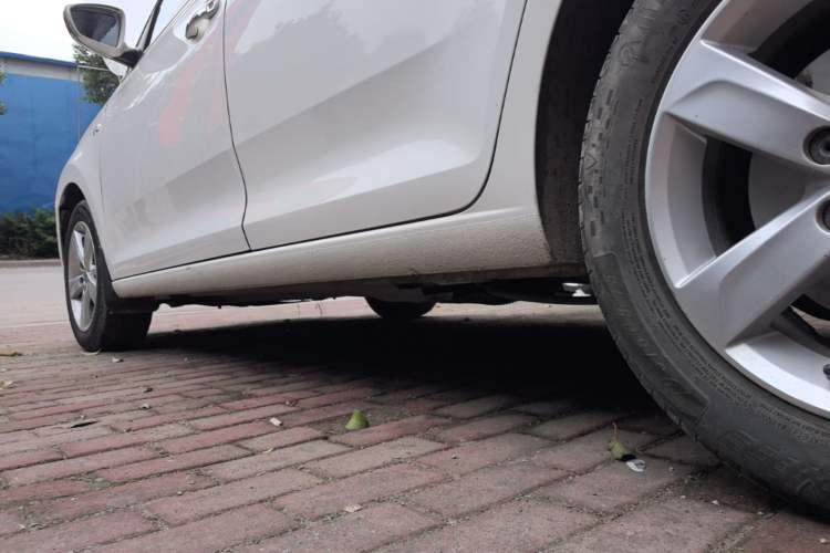Used Volkswagen Santana 2013 1.6L Manual Comfort Edition Left Side Sill