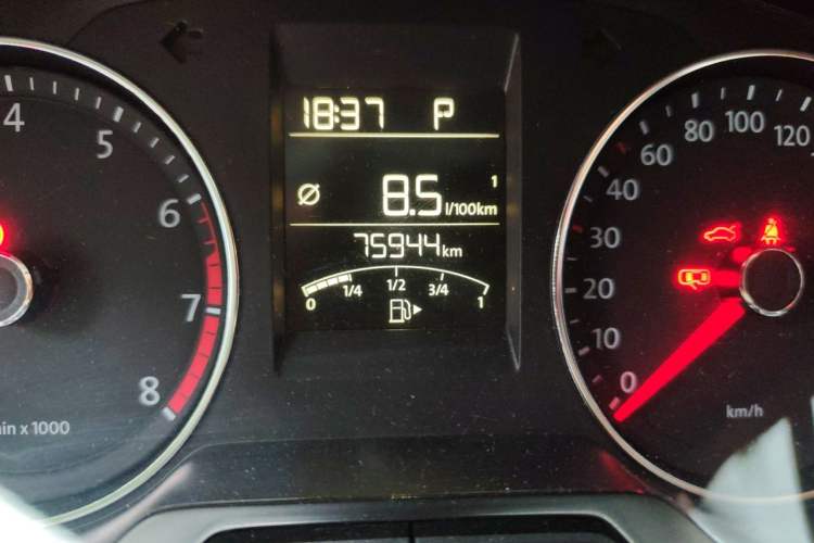 Used Volkswagen Santana 2013 1.6L Automatic Luxury Edition Odometer Close Up