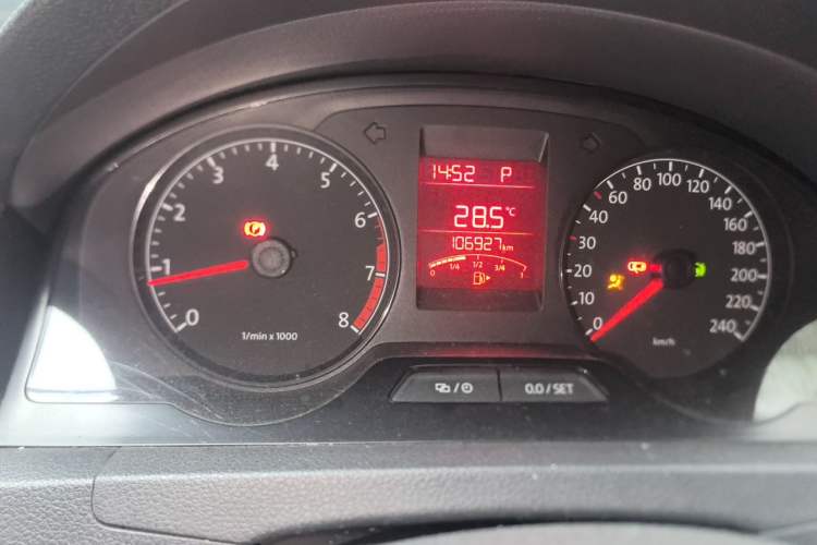 Used Volkswagen Santana 2013 1.6L Automatic Fashion Edition Odometer Close Up