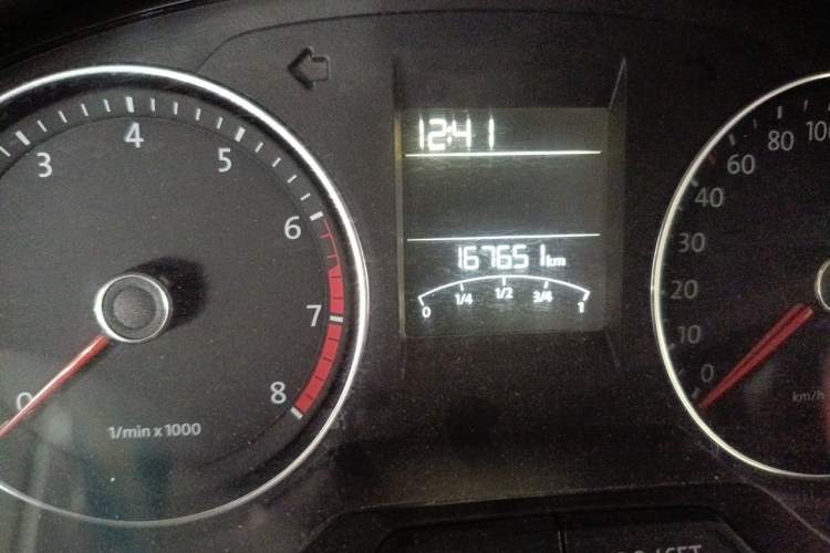 Used Volkswagen Santana 2013 1.6L Manual Luxury Edition Odometer Close Up