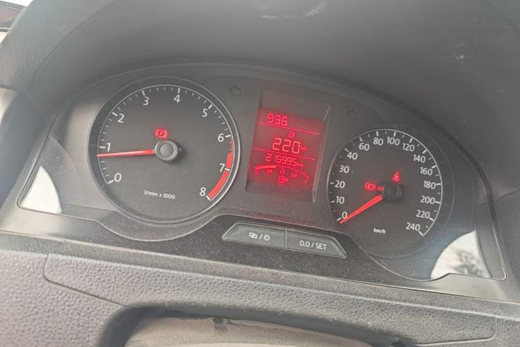 Used Volkswagen Santana 2013 1.6L Manual Comfort Edition Odometer Close Up