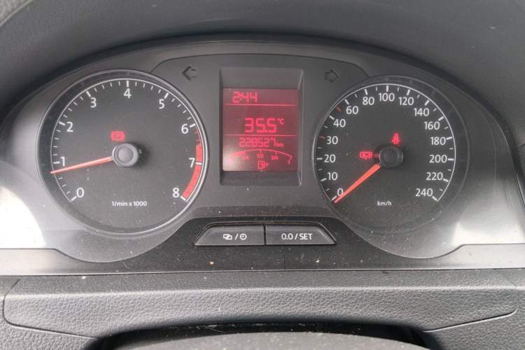 Used Volkswagen Santana 2013 1.6L Manual Fashion Edition Odometer Close Up