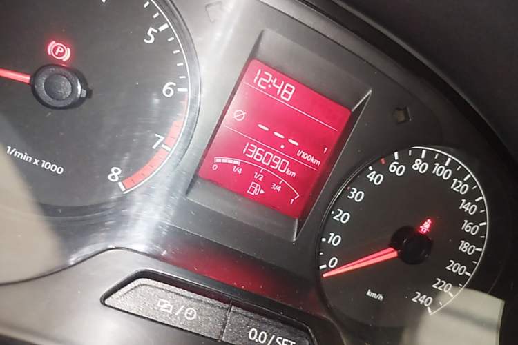 Used Volkswagen Santana 2013 1.6L Manual Comfort Edition Odometer Close Up