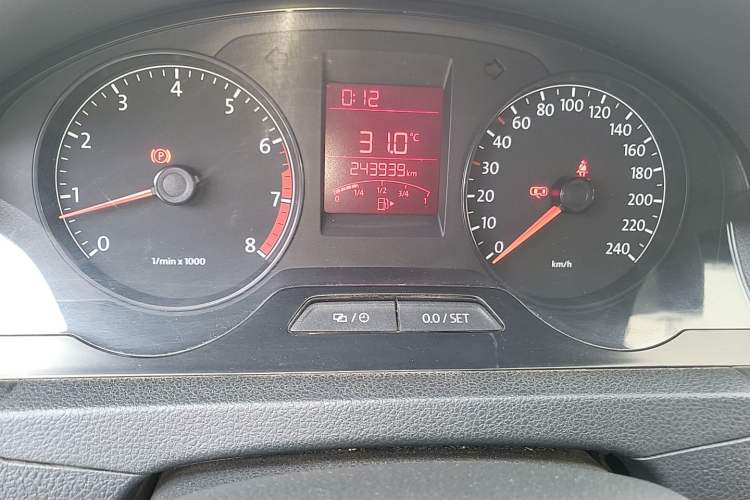 Used Volkswagen Santana 2013 1.6L Manual Comfort Edition Odometer Close Up