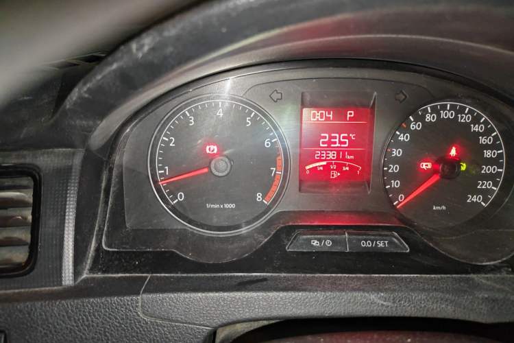 Used Volkswagen Santana 2013 1.6L Automatic Fashion Edition Odometer Close Up
