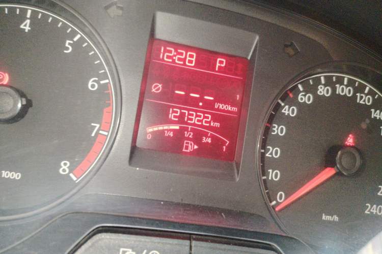 Used Volkswagen Santana 2013 1.6L Automatic Comfort Edition Odometer Close Up