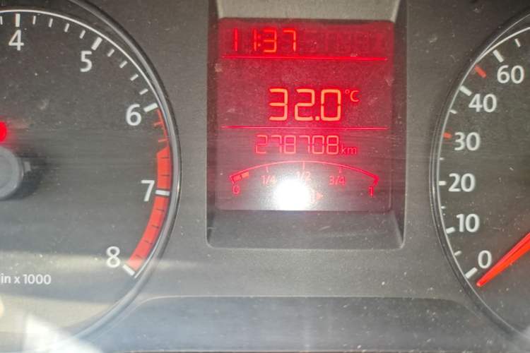 Used Volkswagen Santana 2013 1.6L Manual Fashion Edition Odometer Close Up