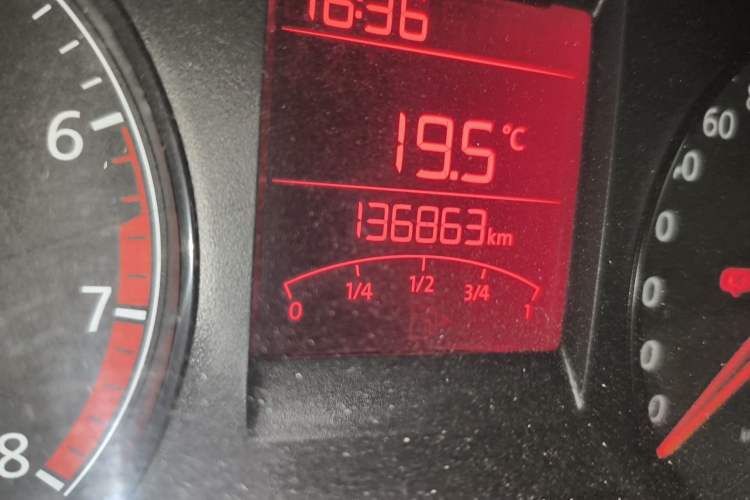 Used Volkswagen Santana 2013 1.6L Manual Fashion Edition Odometer Close Up