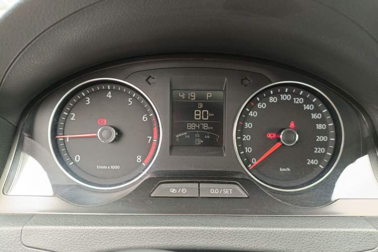 Used Volkswagen Santana 2013 1.6L Automatic Luxury Edition Odometer Close Up
