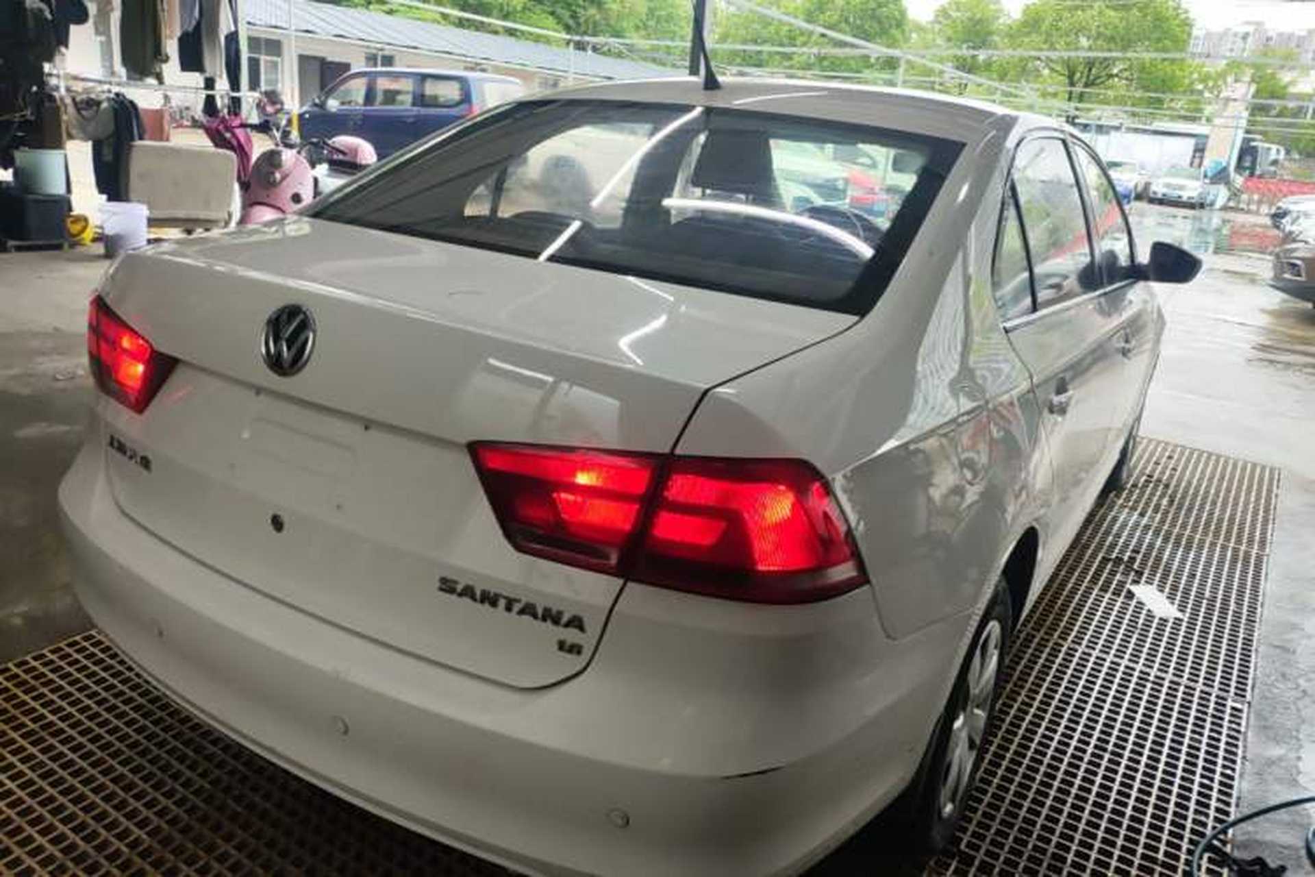 Used Volkswagen Santana 2013 1.6L Automatic Fashion Edition Rear Right 45 Deg