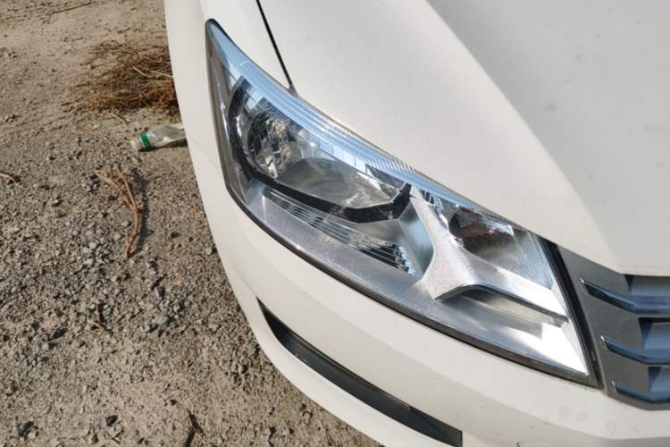 Used Volkswagen Santana 2013 1.4L Manual Comfort Edition Right Front Headlight