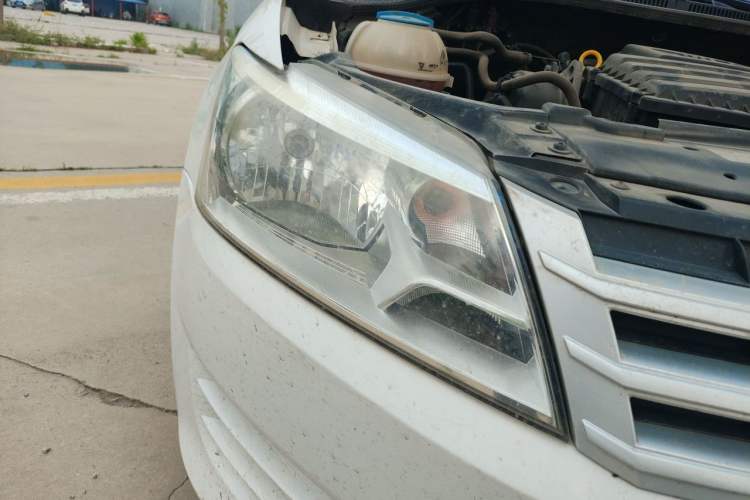 Used Volkswagen Santana 2013 1.6L Manual Fashion Edition Right Front Headlight