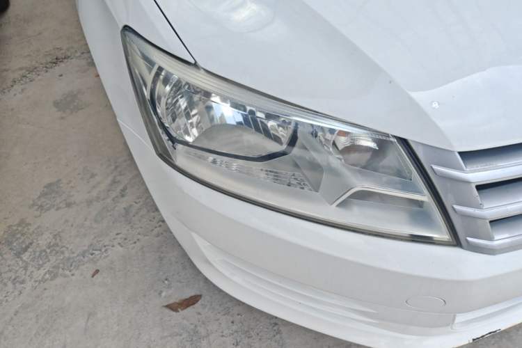 Used Volkswagen Santana 2013 1.6L Manual Fashion Edition Right Front Headlight