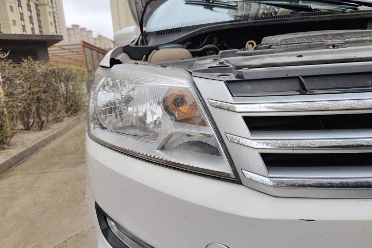 Used Volkswagen Santana 2013 1.6L Automatic Comfort Edition Right Front Headlight