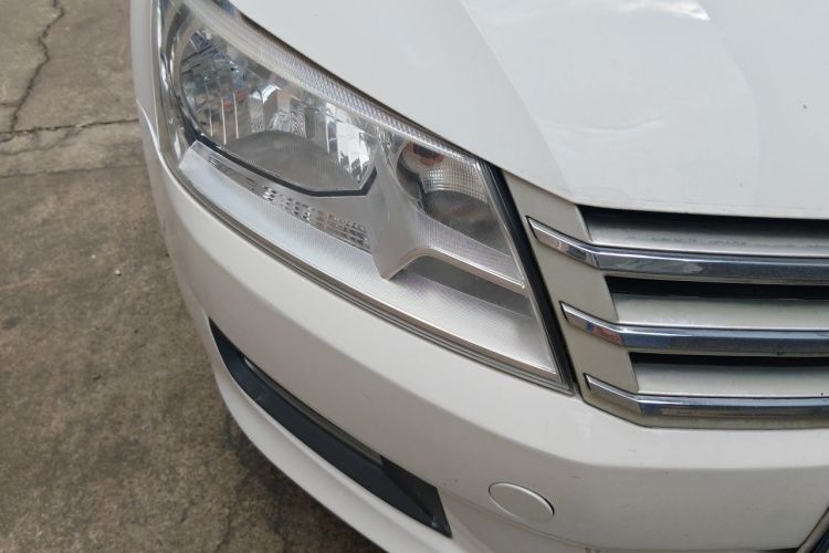 Used Volkswagen Santana 2013 1.6L Automatic Comfort Edition Right Front Headlight