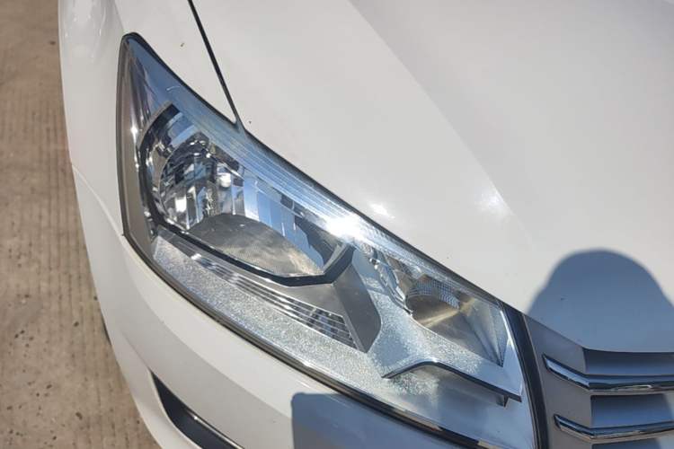 Used Volkswagen Santana 2013 1.4L Manual Comfort Edition Right Front Headlight