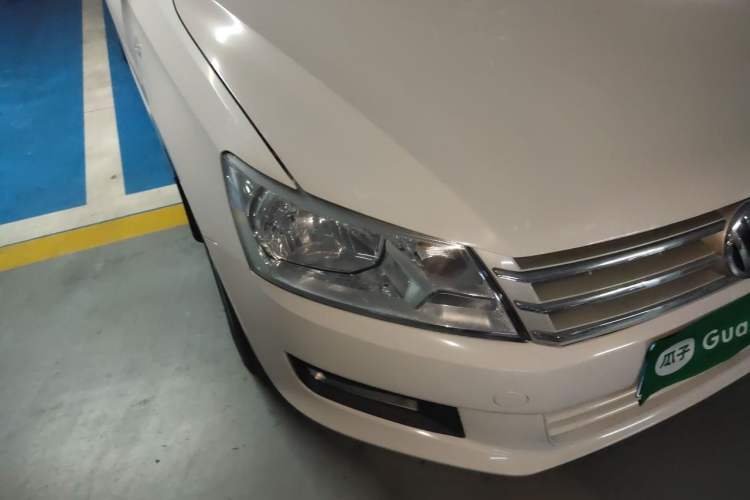 Used Volkswagen Santana 2013 1.6L Automatic Comfort Edition Right Front Headlight