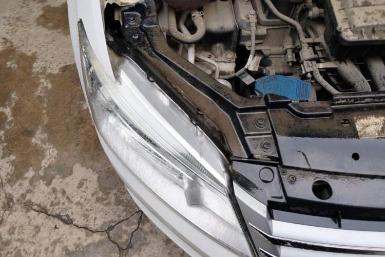 Used Volkswagen Santana 2013 1.6L Automatic Comfort Edition Right Front Headlight