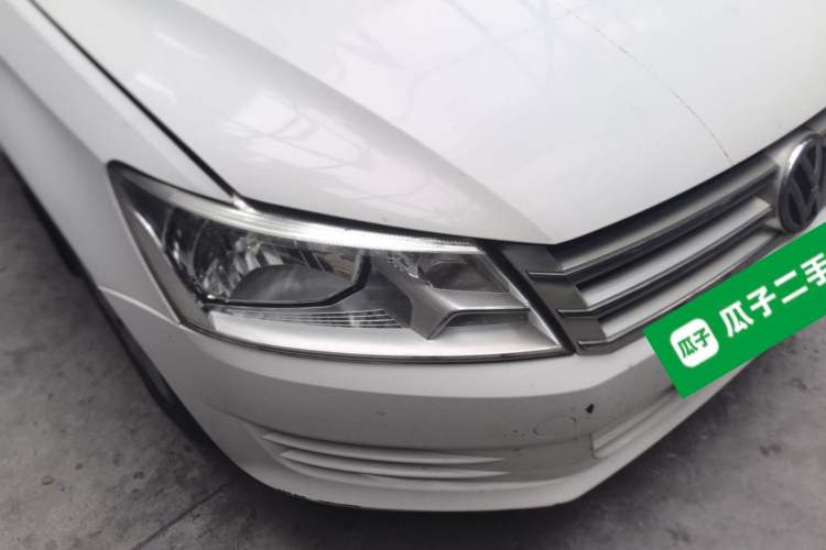 Used Volkswagen Santana 2013 1.6L Automatic Fashion Edition Right Front Headlight