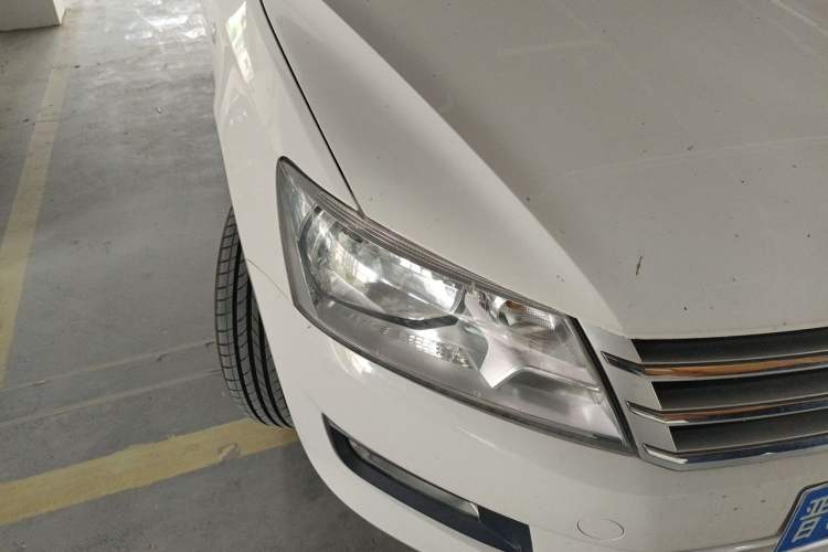 Used Volkswagen Santana 2013 1.6L Manual Luxury Edition Right Front Headlight