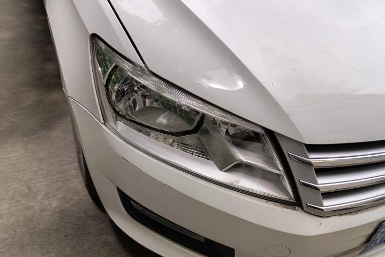 Used Volkswagen Santana 2013 1.6L Automatic Comfort Edition Right Front Headlight