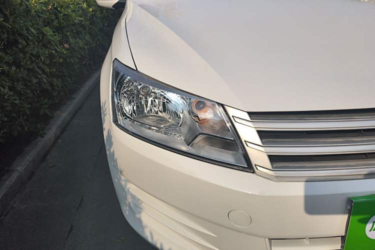 Used Volkswagen Santana 2013 1.4L Manual Fashion Edition Right Front Headlight