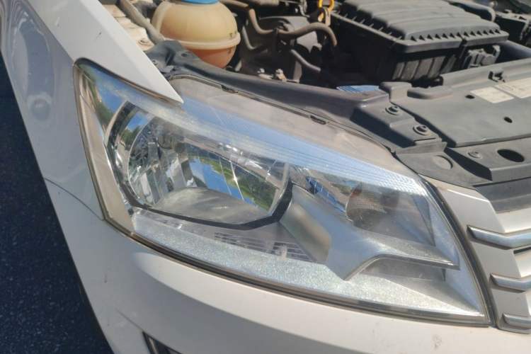 Used Volkswagen Santana 2013 1.6L Automatic Luxury Edition Right Front Headlight