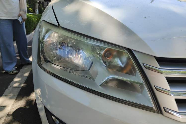 Used Volkswagen Santana 2013 1.6L Manual Comfort Edition Right Front Headlight