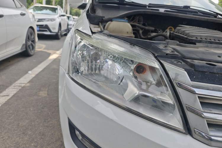 Used Volkswagen Santana 2013 1.4L Manual Comfort Edition Right Front Headlight