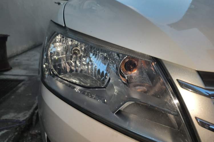 Used Volkswagen Santana 2013 1.4L Manual Comfort Edition Right Front Headlight