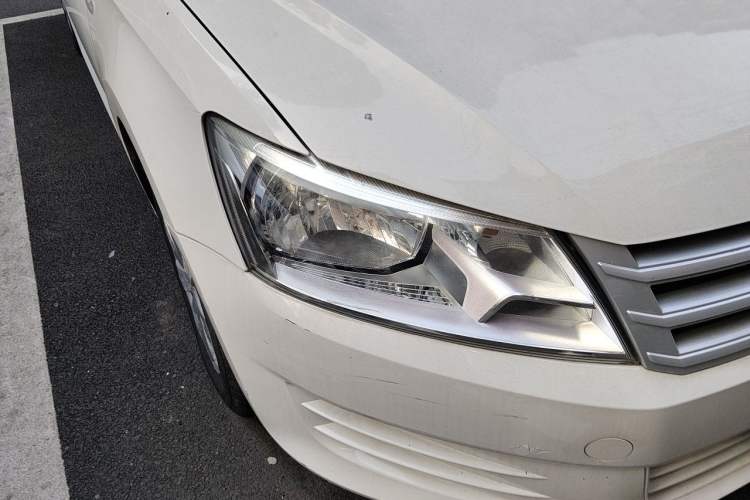 Used Volkswagen Santana 2013 1.6L Automatic Fashion Edition Right Front Headlight