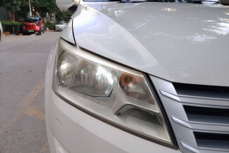 Used Volkswagen Santana 2013 1.6L Automatic Fashion Edition Right Front Headlight