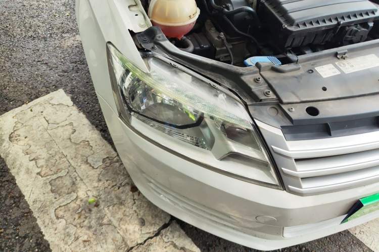 Used Volkswagen Santana 2013 1.6L Manual Fashion Edition Right Front Headlight