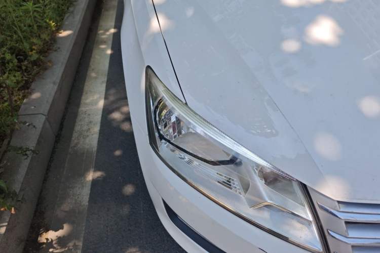 Used Volkswagen Santana 2013 1.6L Manual Comfort Edition Right Front Headlight